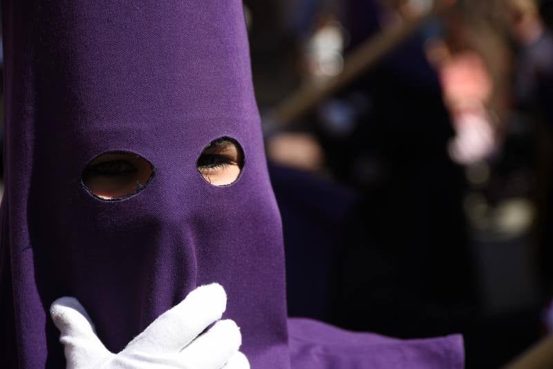 La Hermandad de Crucifixión procesiona en Málaga