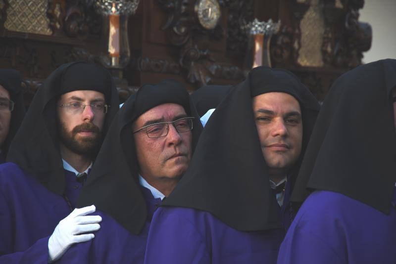 La Hermandad de Crucifixión procesiona en Málaga