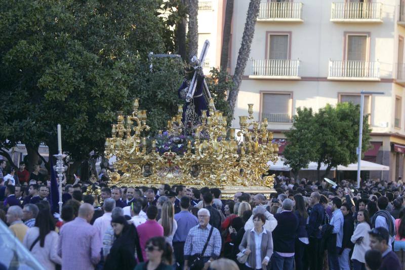 El Rico libera al preso y procesiona por Málaga