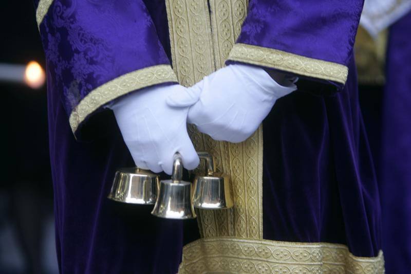 El Rico libera al preso y procesiona por Málaga