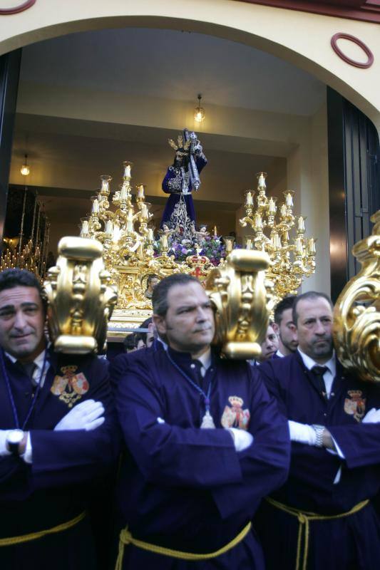 El Rico libera al preso y procesiona por Málaga