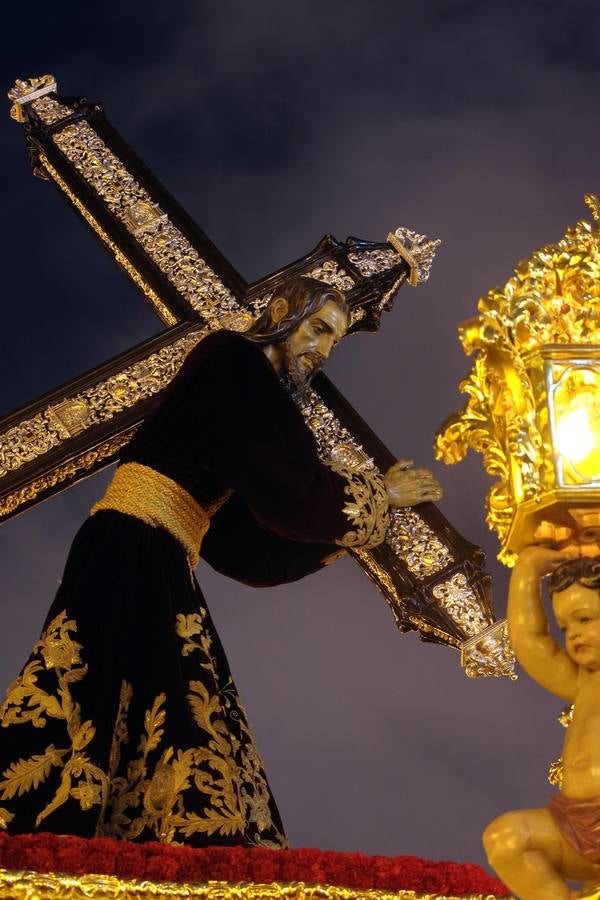 Desfile procesional del Nazareno del Paso y la Esperanza