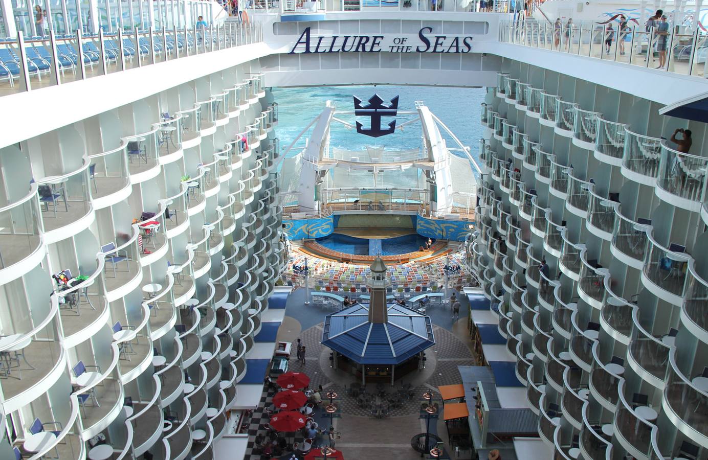 Málaga recibe el crucero más grande del mundo: Allure of the Seas