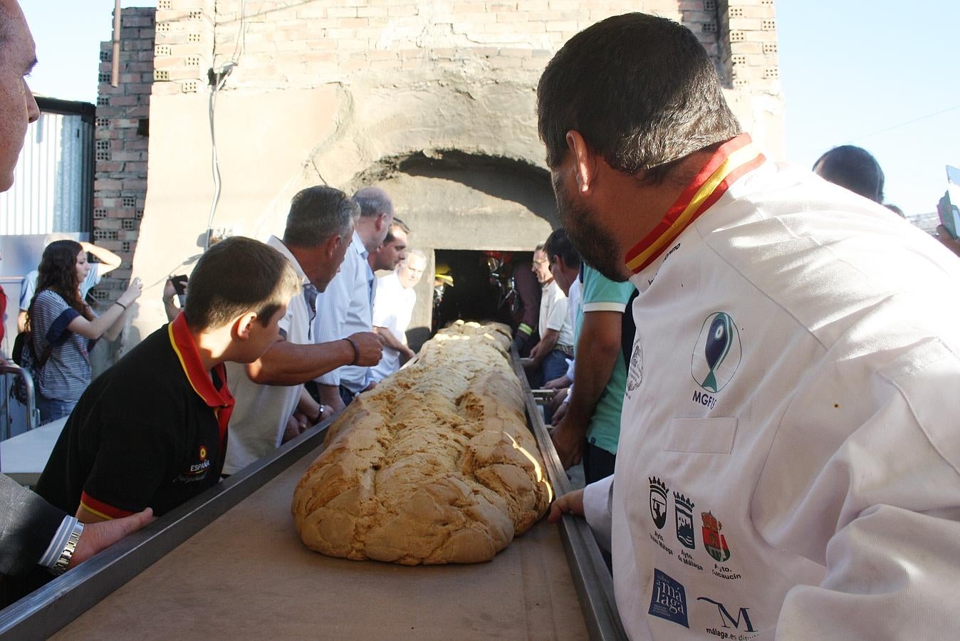 Elaboración en Málaga del pan artesano más grande del mundo