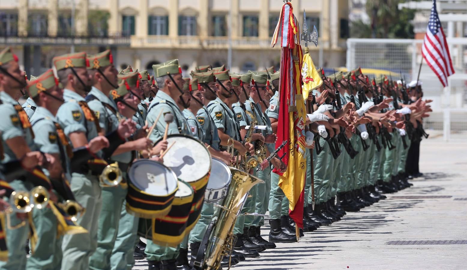 En fotos, el desfile de legionarios y militares de EEUU en el Puerto