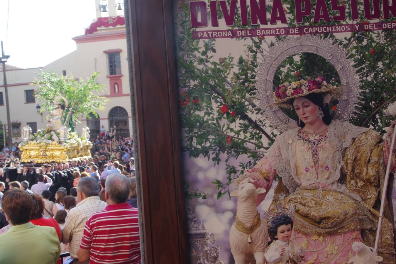 La Divina Pastora es seguida por cientos de personas en su procesión anual