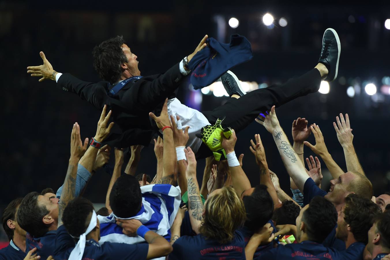 Los jugadores del Barça celebran la &#039;Champions&#039;