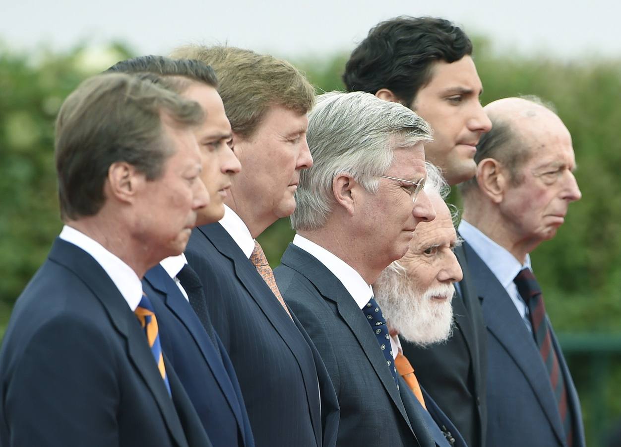 Enrique de Luxemburgo, Arthur Wellesley, Marqués de Douro, e hijo del IX Duque de Wellington, el Rey Guillermo Alejandro de Holanda, el Rey Felipe de Bélgica, el príncipe Nikolaus Furst Blucher von Wahlstatt, el príncipe Jean-Christophe Napoleon Bonaparte y el príncipe Eduardo, Duque de Kent.