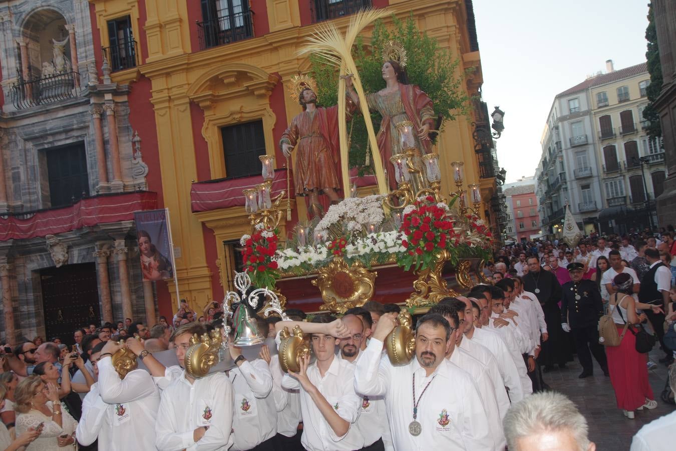 Los Santos Patronos de Málaga procesionan por el Centro