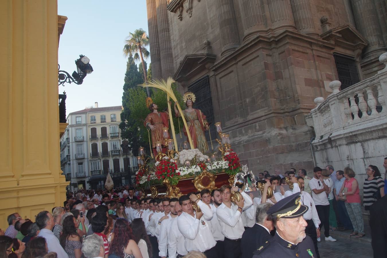 Los Santos Patronos de Málaga procesionan por el Centro