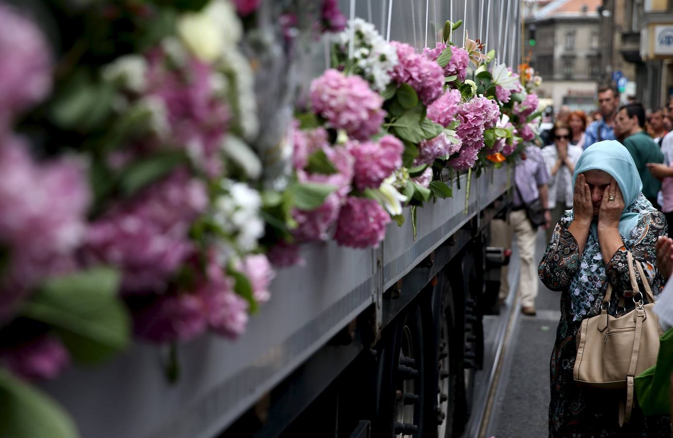 Familiares recuerdan víctimas de la masacre de Srebrenica