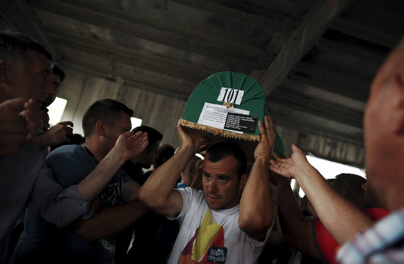 Familiares recuerdan víctimas de la masacre de Srebrenica
