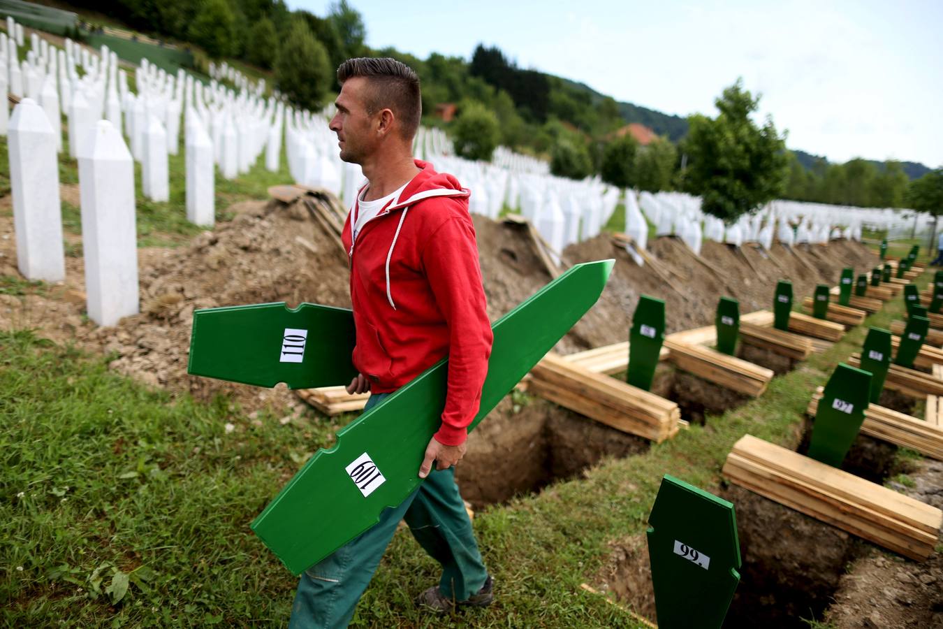 Familiares recuerdan víctimas de la masacre de Srebrenica