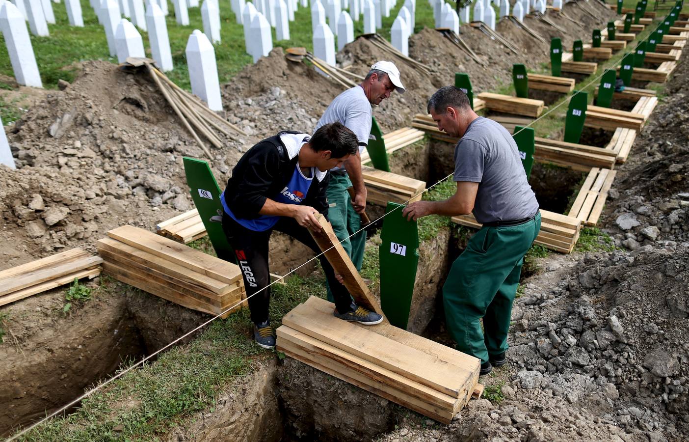 Familiares recuerdan víctimas de la masacre de Srebrenica