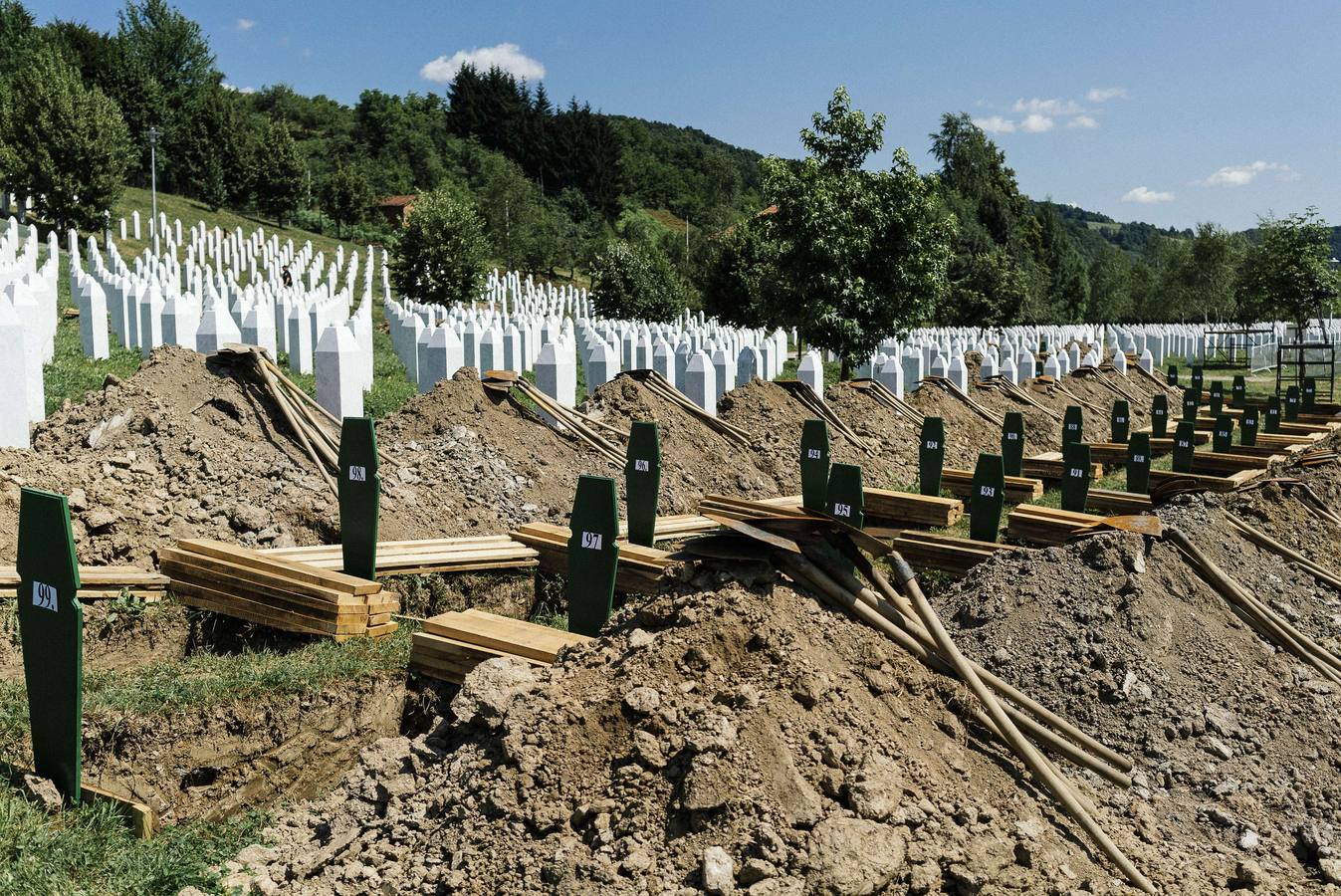 Familiares recuerdan víctimas de la masacre de Srebrenica
