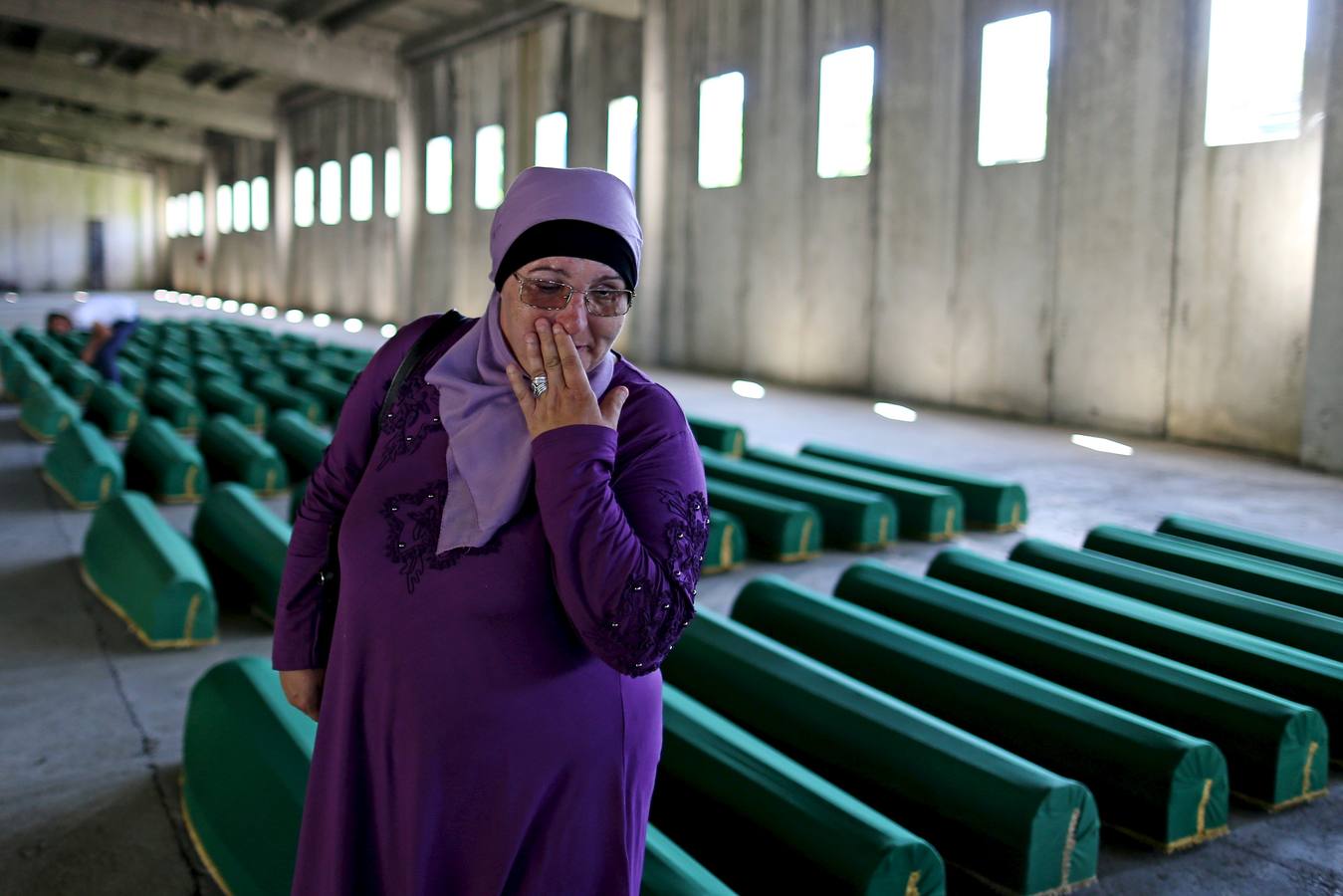 Familiares recuerdan víctimas de la masacre de Srebrenica