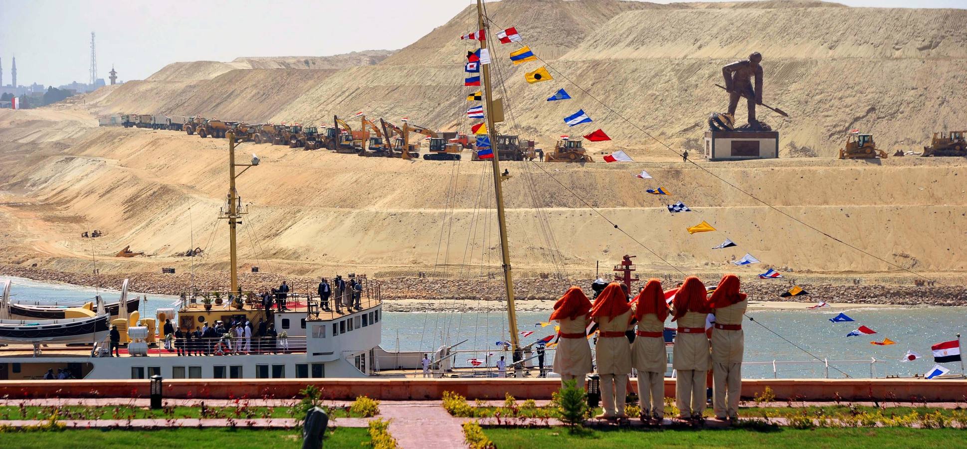 Se inaugura el nuevo Canal de Suez