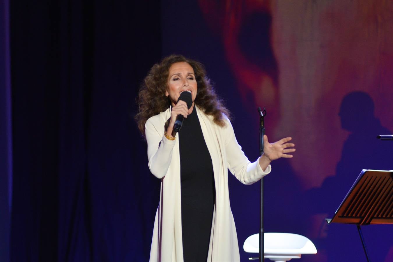 El concierto de Ana Belén y Víctor Manuel, en imágenes