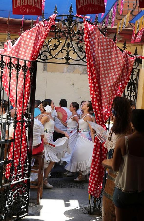 Ambiente del viernes de feria en el Centro de Málaga