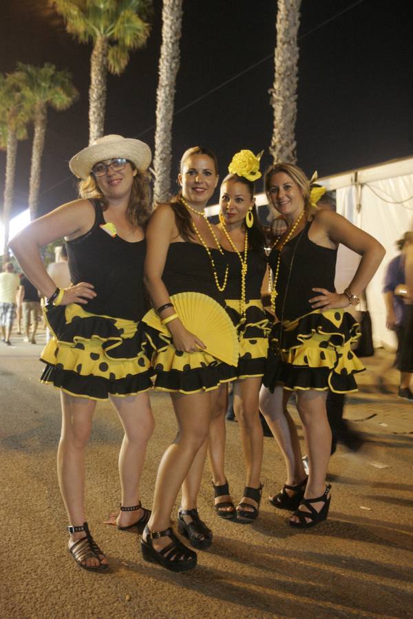 Fotos del ambiente en el Real de la Feria la noche del viernes 21