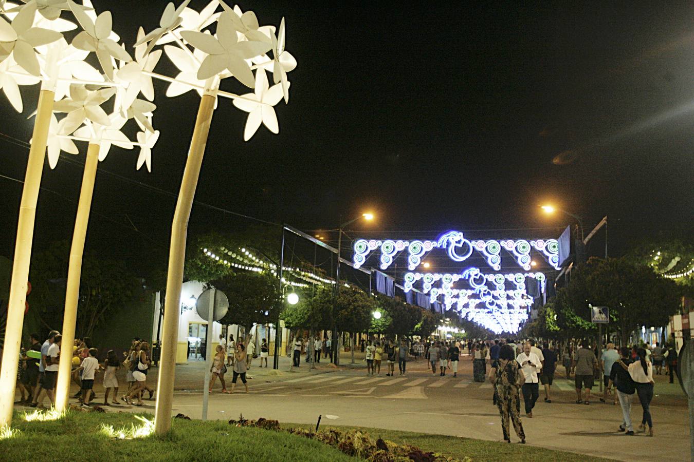 Fotos del ambiente en el Real de la Feria la noche del viernes 21