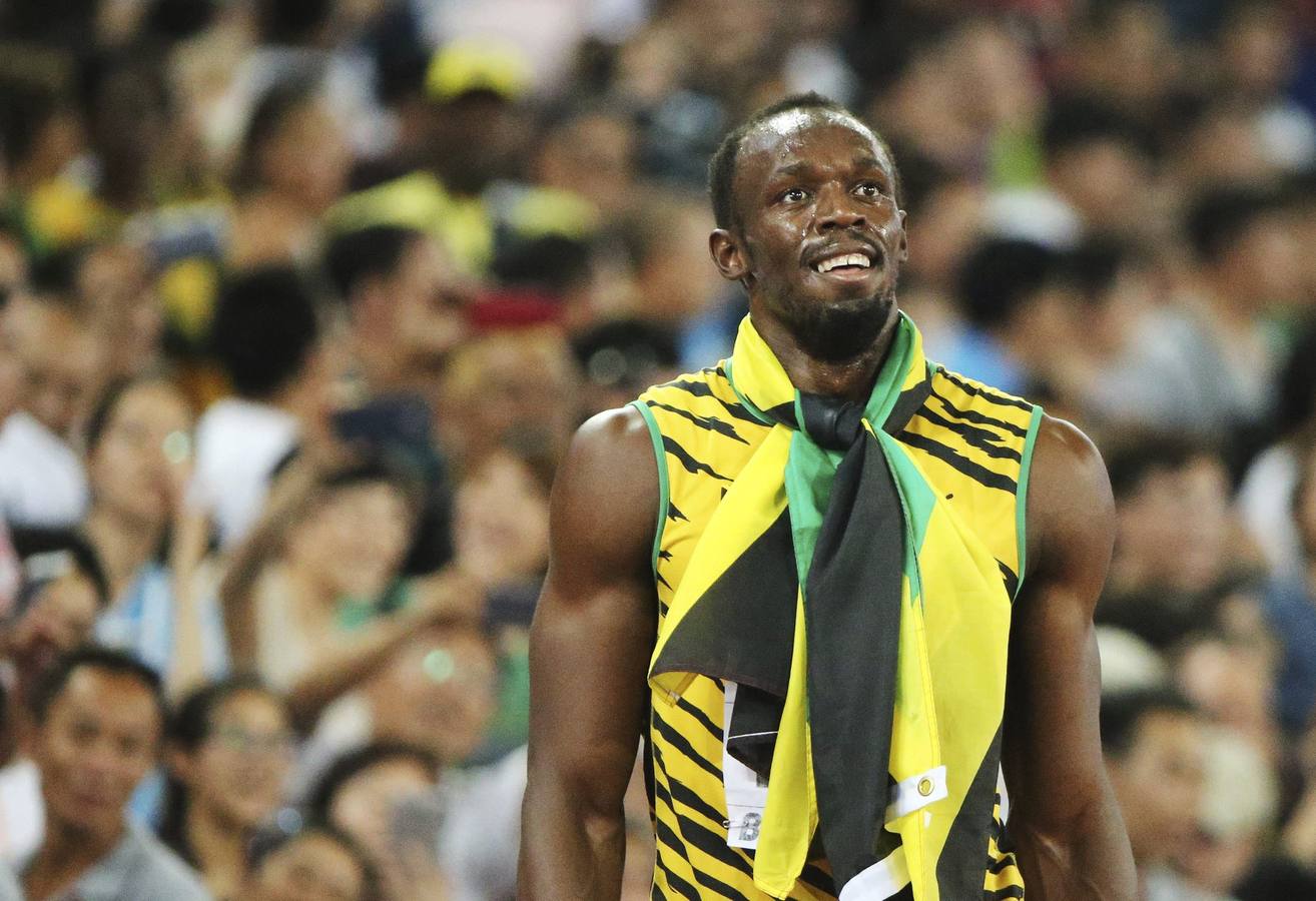 Usain Bolt arrasa en la final de 200