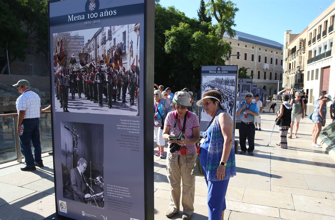 La exposición de la calle Alcazabilla que recoge el siglo de historia de Mena, en imágenes