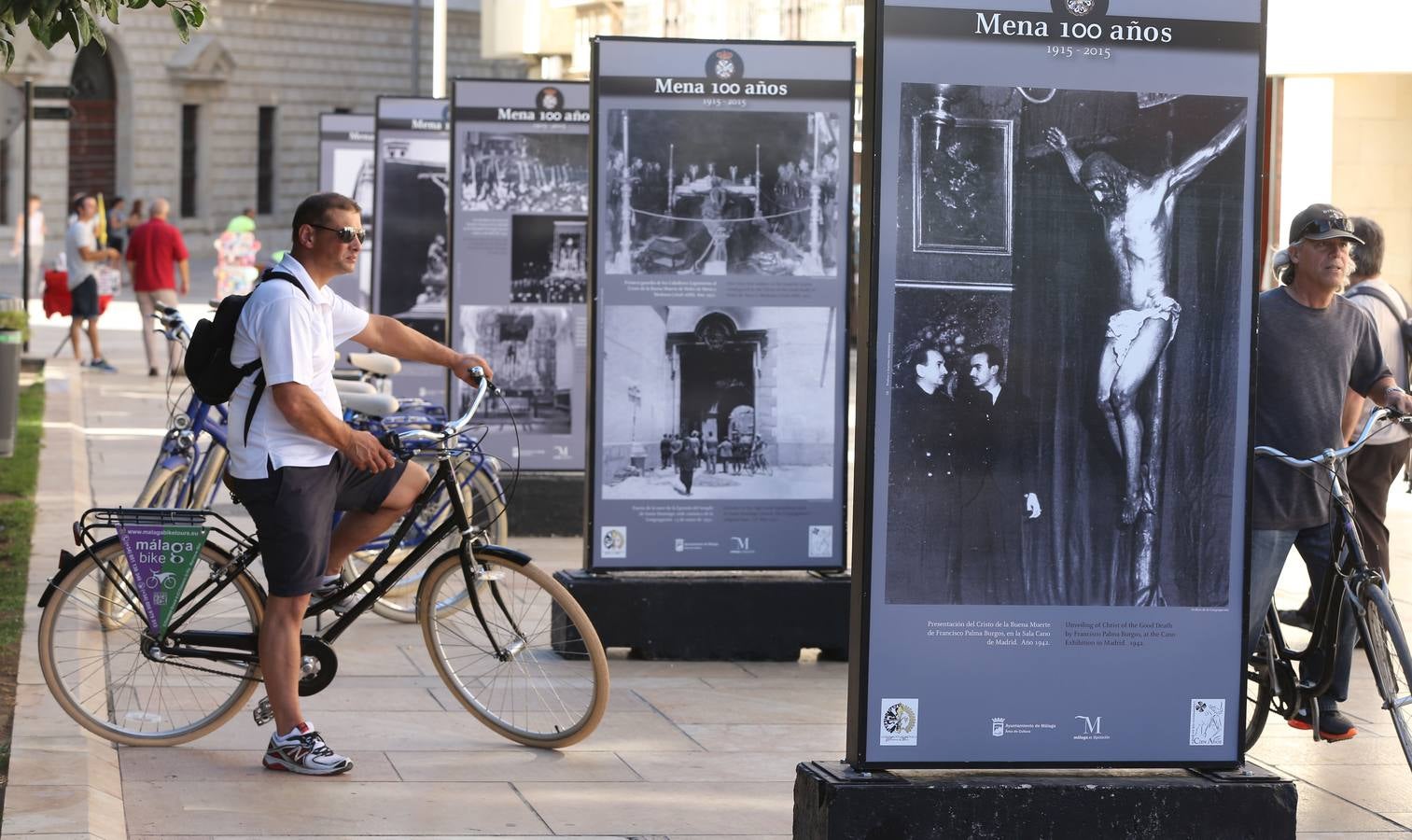 La exposición de la calle Alcazabilla que recoge el siglo de historia de Mena, en imágenes