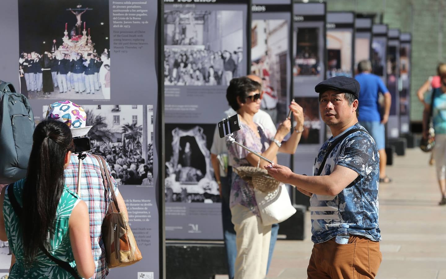 La exposición de la calle Alcazabilla que recoge el siglo de historia de Mena, en imágenes