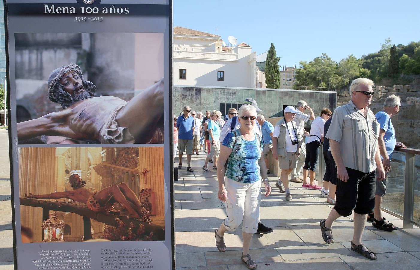 La exposición de la calle Alcazabilla que recoge el siglo de historia de Mena, en imágenes