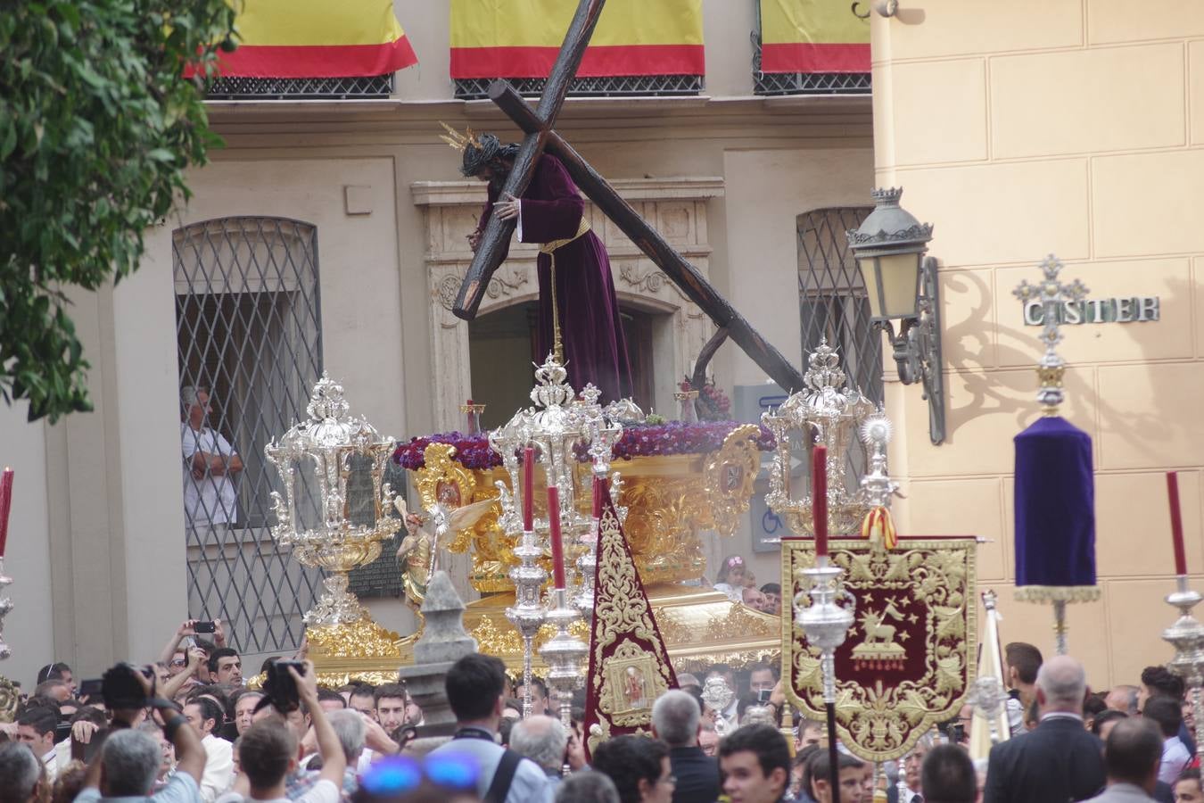 El Nazareno de Viñeros recorre las calles de Málaga