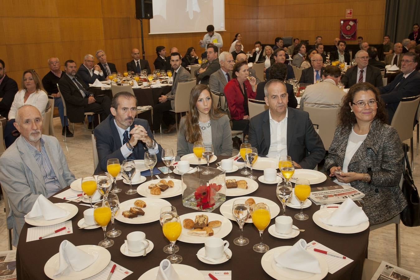 Mesas de invitados al foro de SUR &#039;Los retos de futuro&#039;