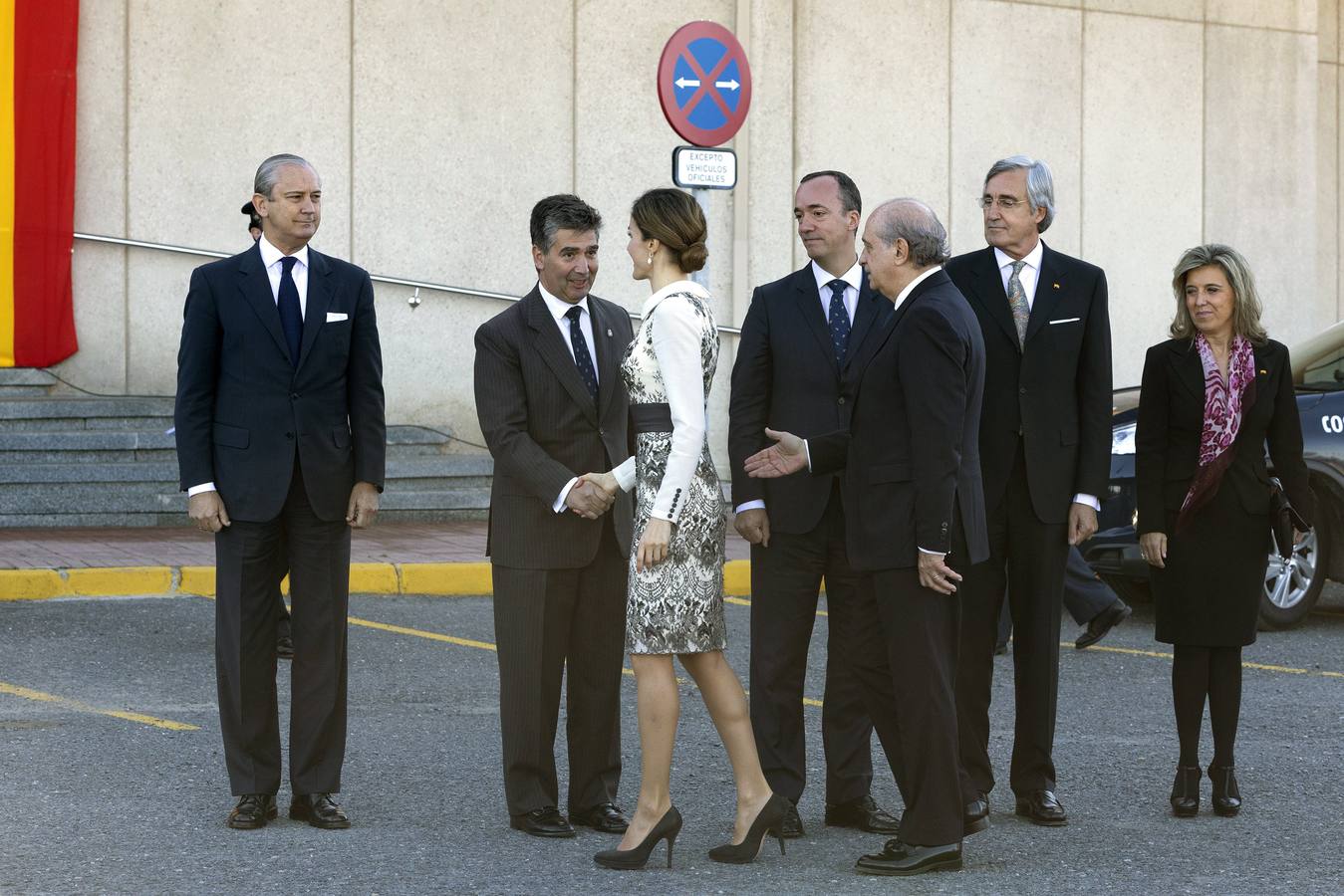 La Reina preside la entrega de la bandera de España a la Policía Nacional