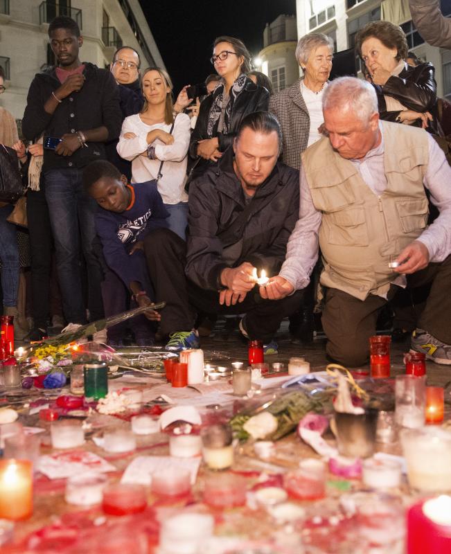 La plaza de la Constitución, en silencio por París