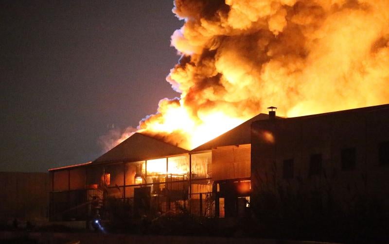 Incendio en el polígono El Viso