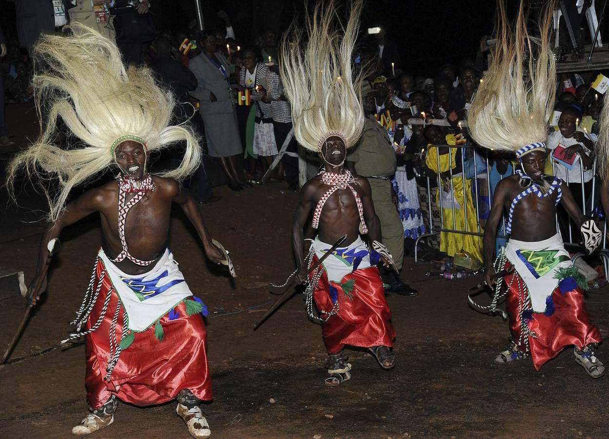 Uganda baila para recibir al Papa