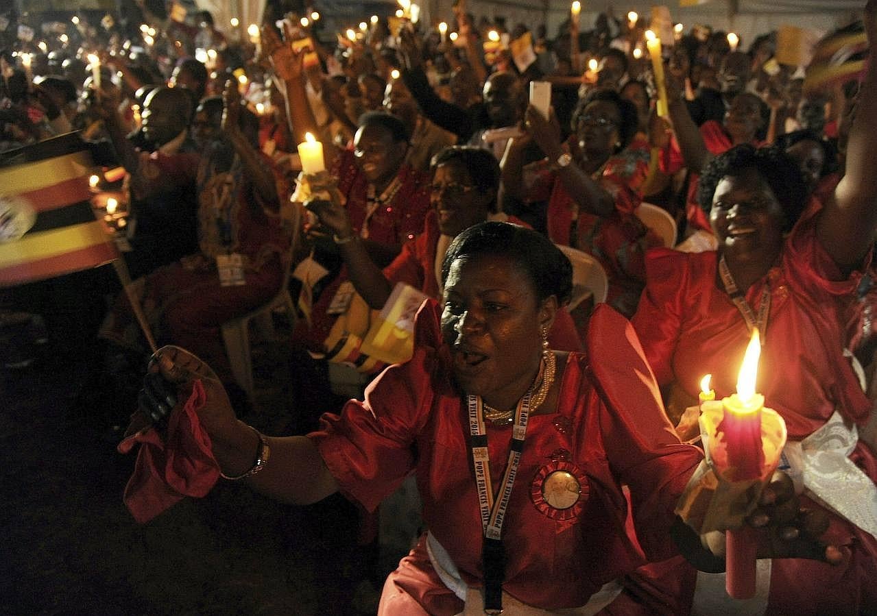 Uganda baila para recibir al Papa