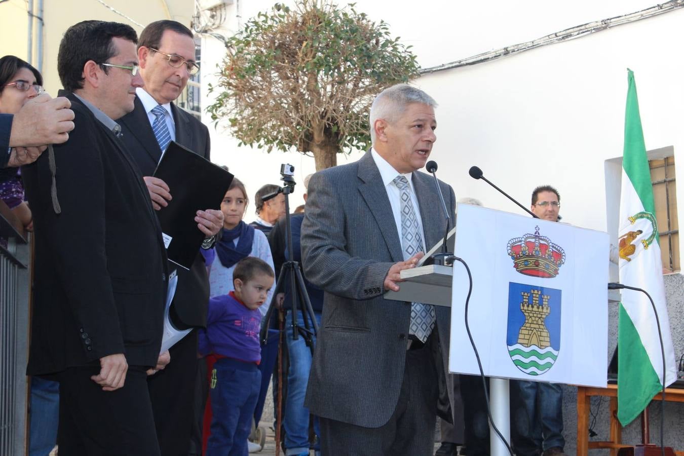 Homenaje al comandante Benítez en El Burgo