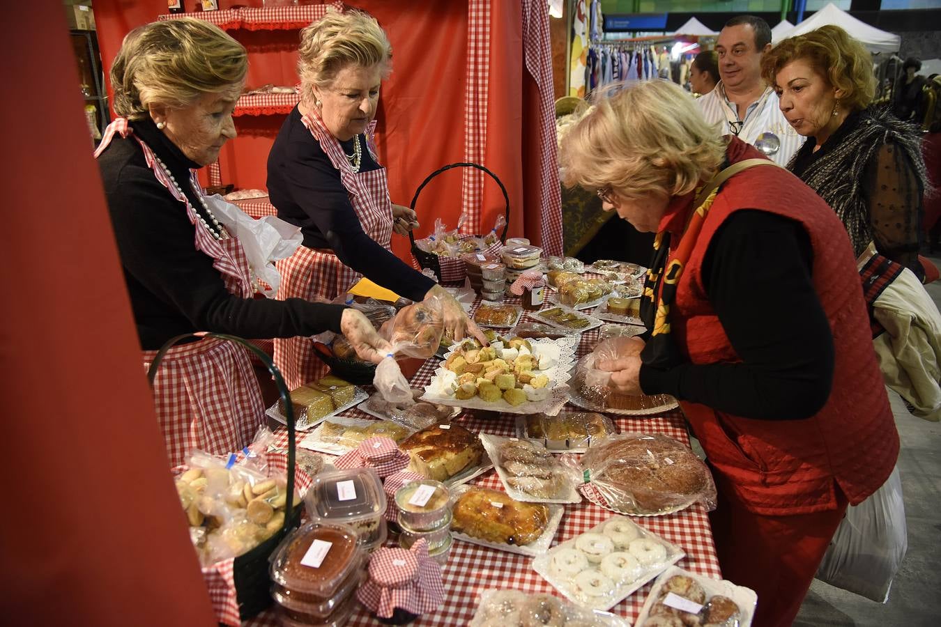 Fotos de la inauguración del Rastrillo de Nuevo Futuro