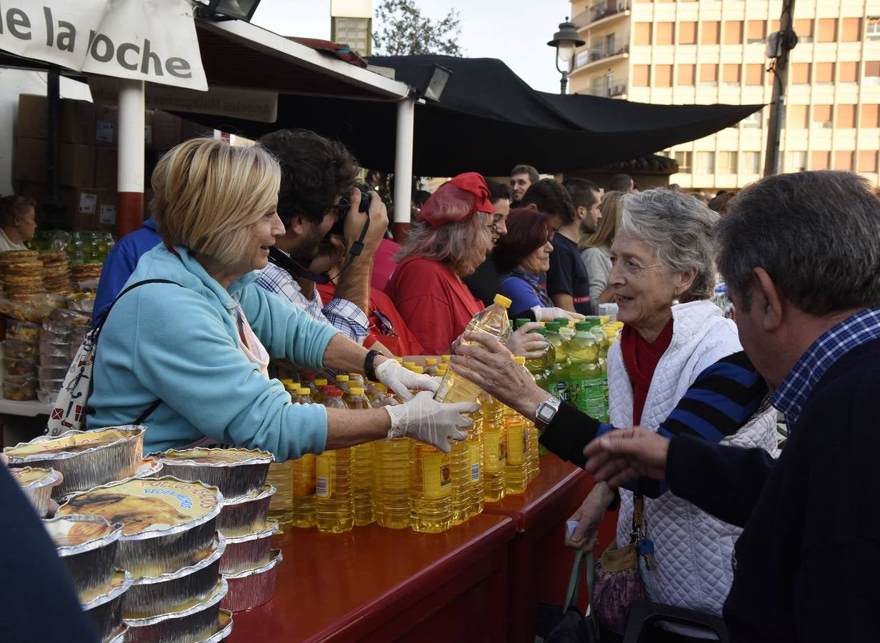 Los Ángeles Malagueños de la Noche reparten menús de Nochebuena