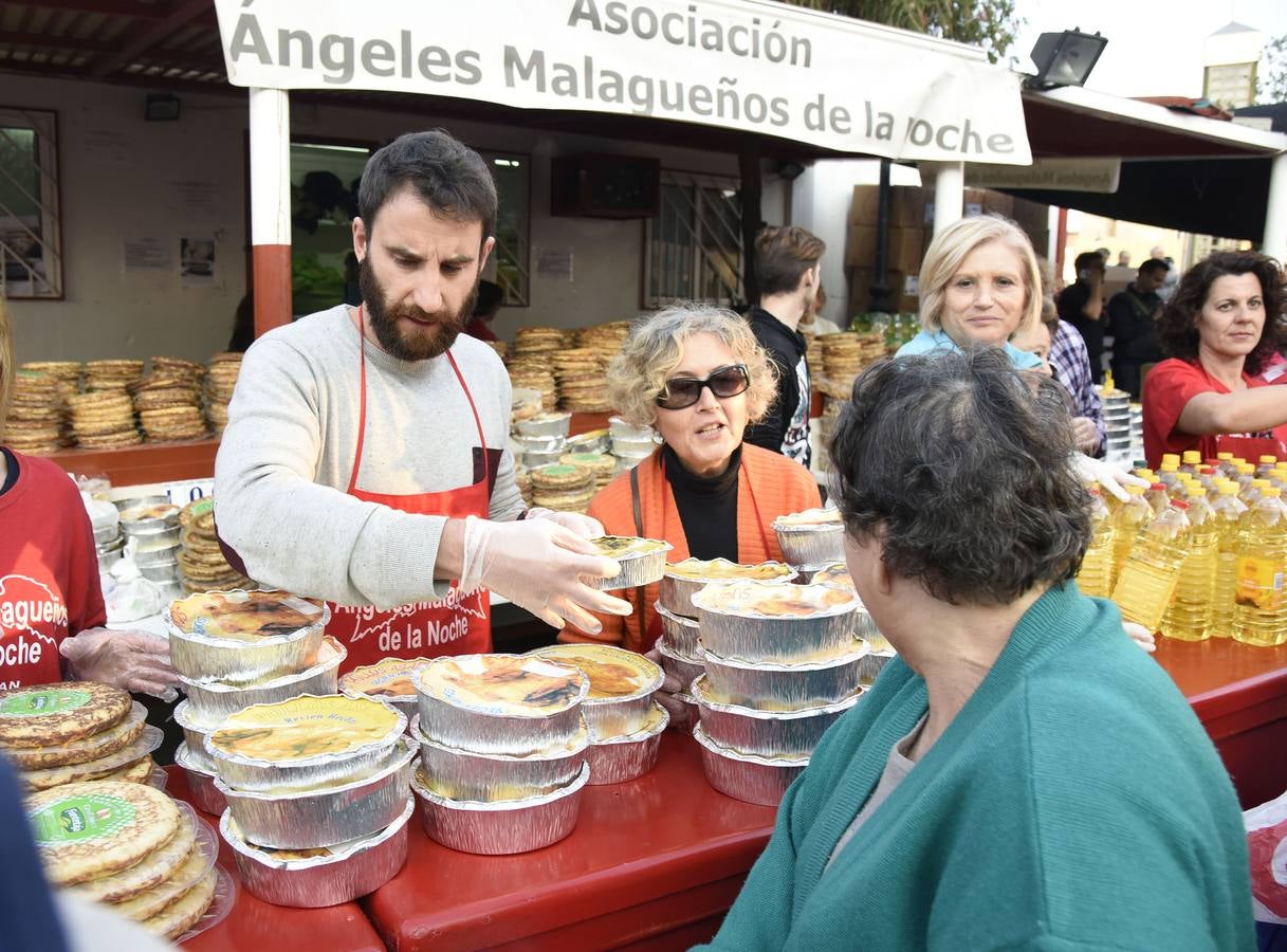 Los Ángeles Malagueños de la Noche reparten menús de Nochebuena