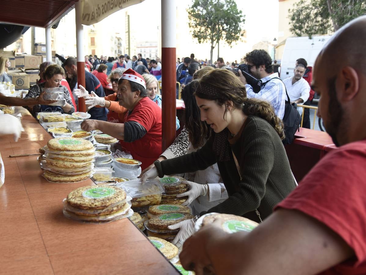 Los Ángeles Malagueños de la Noche reparten menús de Nochebuena