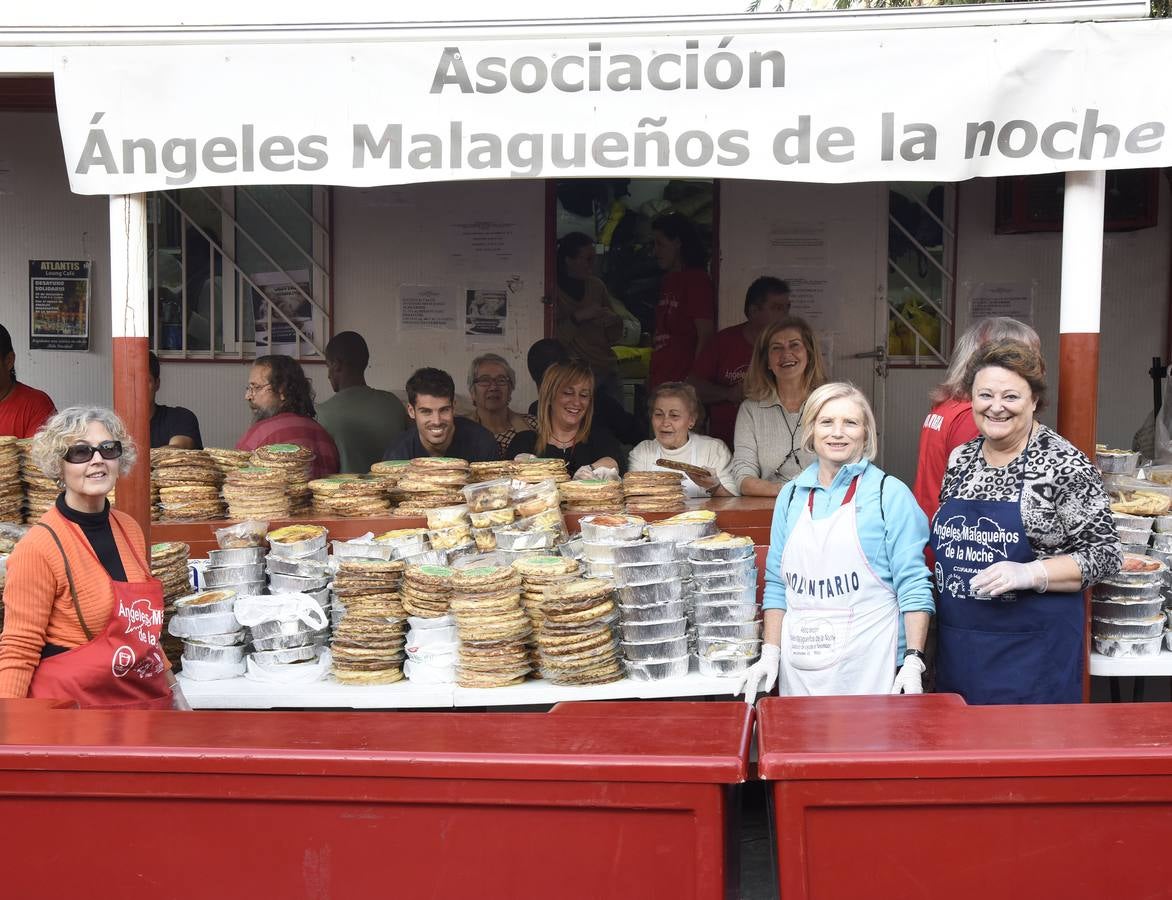 Los Ángeles Malagueños de la Noche reparten menús de Nochebuena