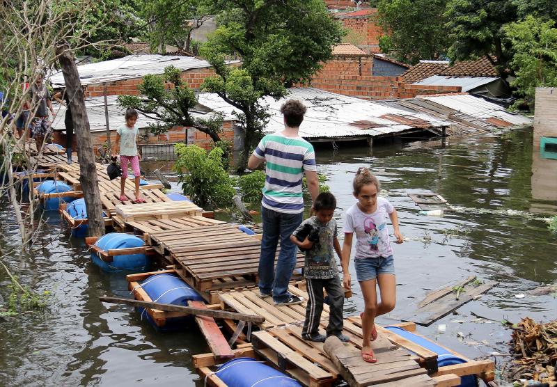 Asunción, bajo las aguas