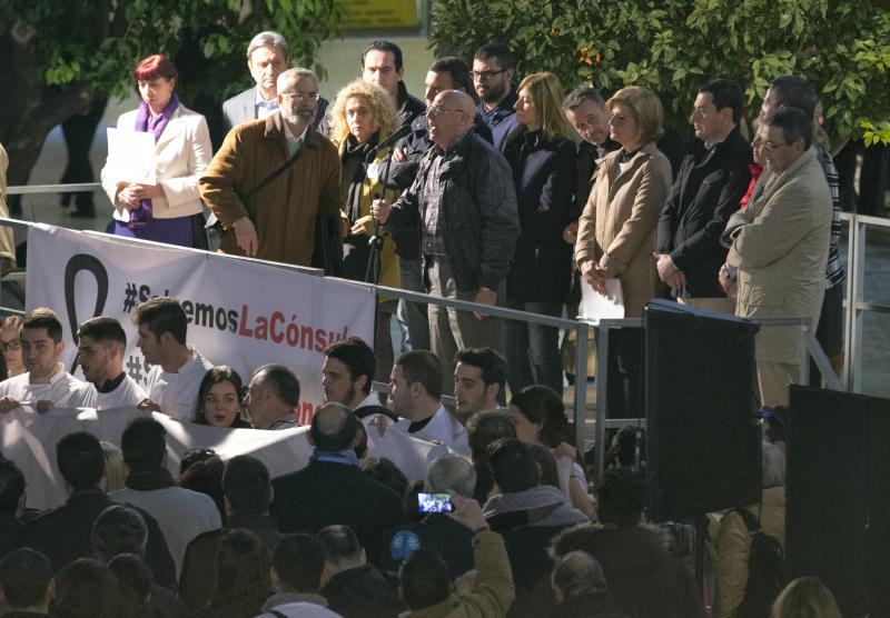 Cientos de personas se concentran en Málaga en apoyo de La Cónsula
