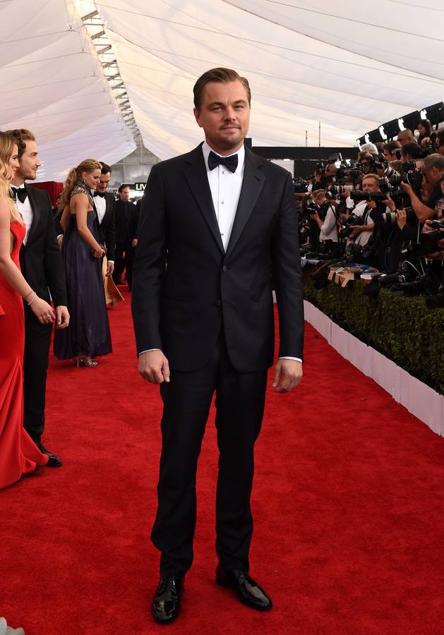 El actor Leonardo DiCaprio posa a su llegada a la gala.