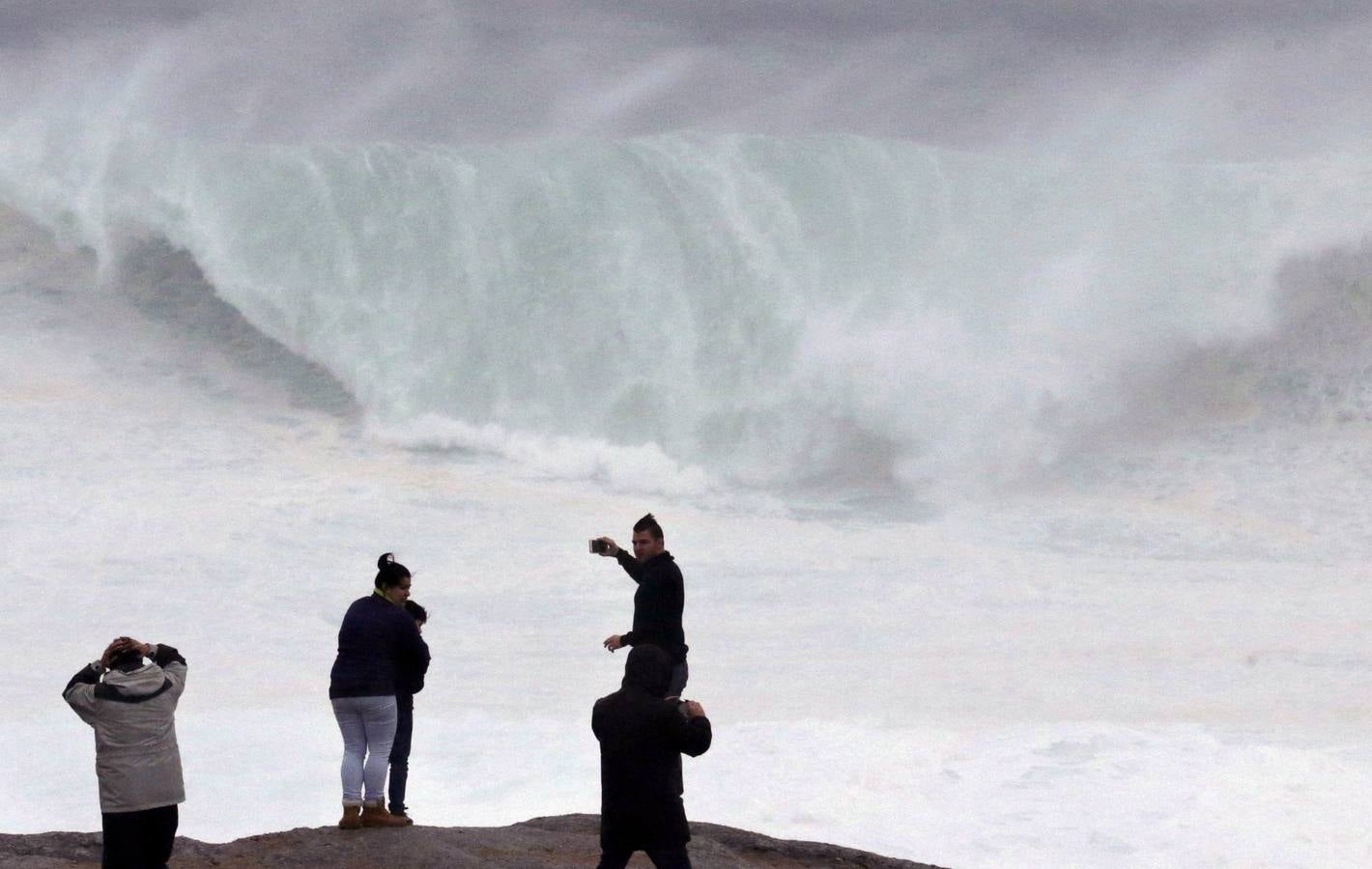 Alerta roja en las costas de A Coruña