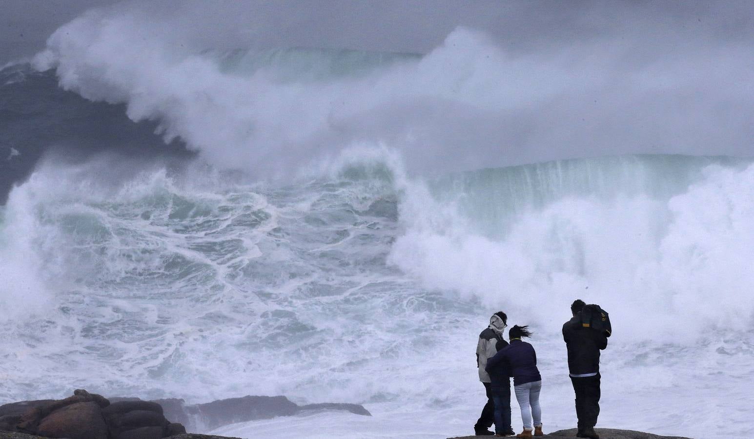 Alerta roja en las costas de A Coruña