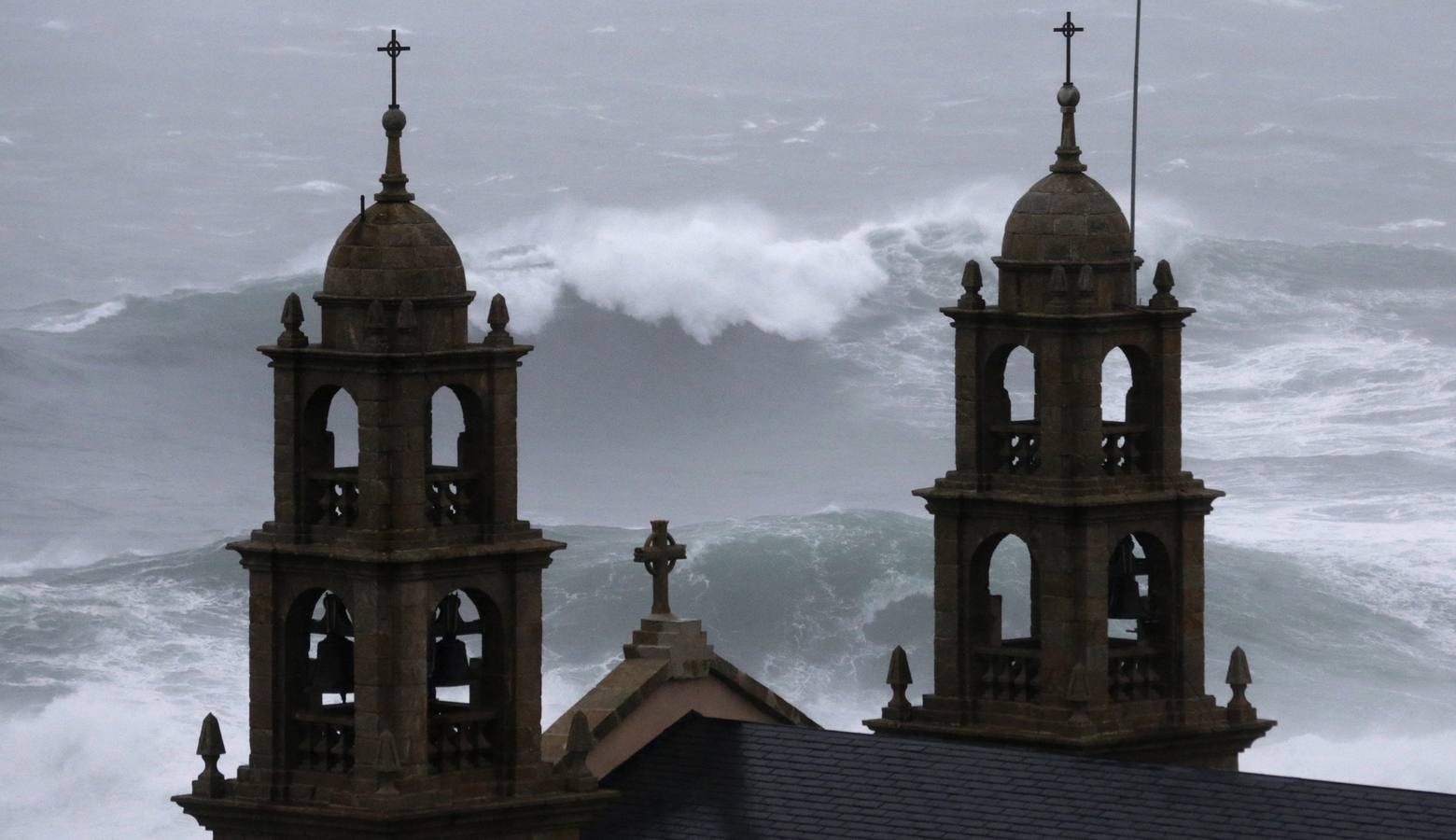 Alerta roja en las costas de A Coruña