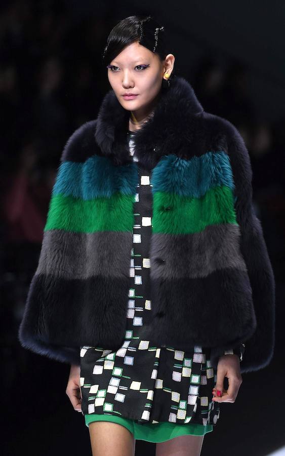 La moda del próximo otoño e invierno se exhibe en Milán